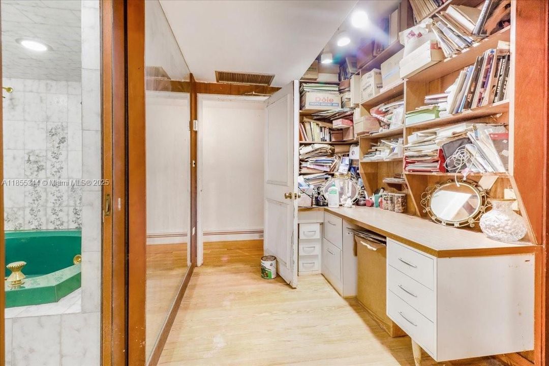 En Venta: $2,499,000 (3 camas, 2 baños, 5180 Pies cuadrados)