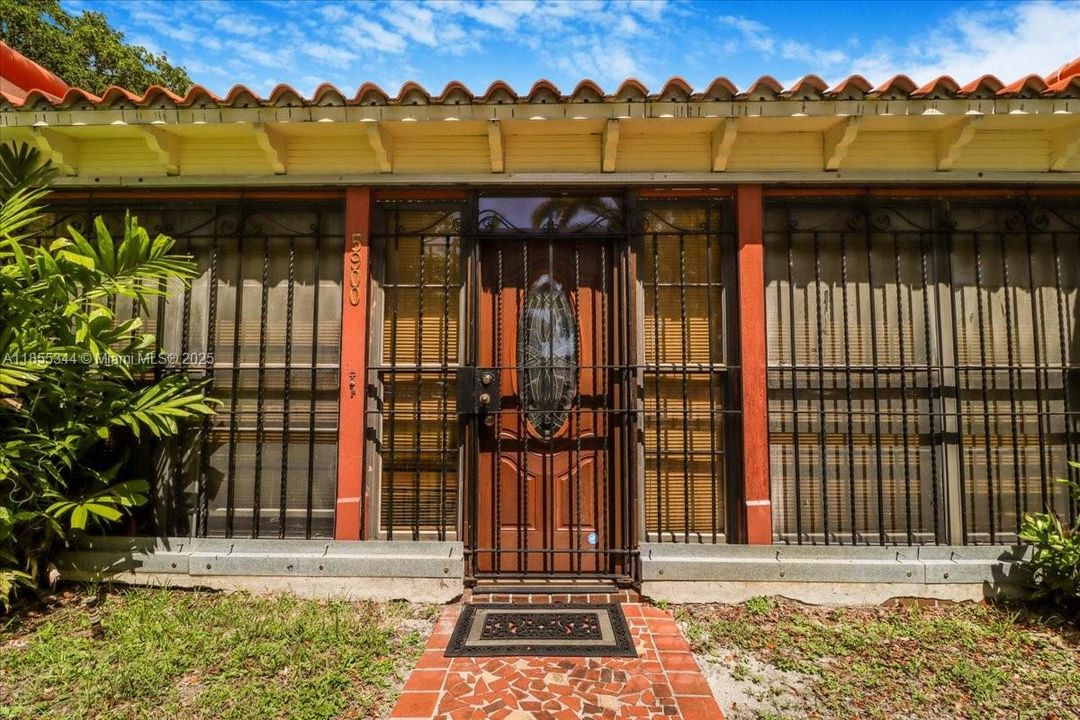 En Venta: $2,499,000 (3 camas, 2 baños, 5180 Pies cuadrados)