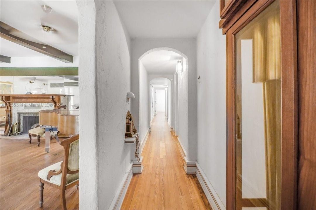 En Venta: $2,499,000 (3 camas, 2 baños, 5180 Pies cuadrados)