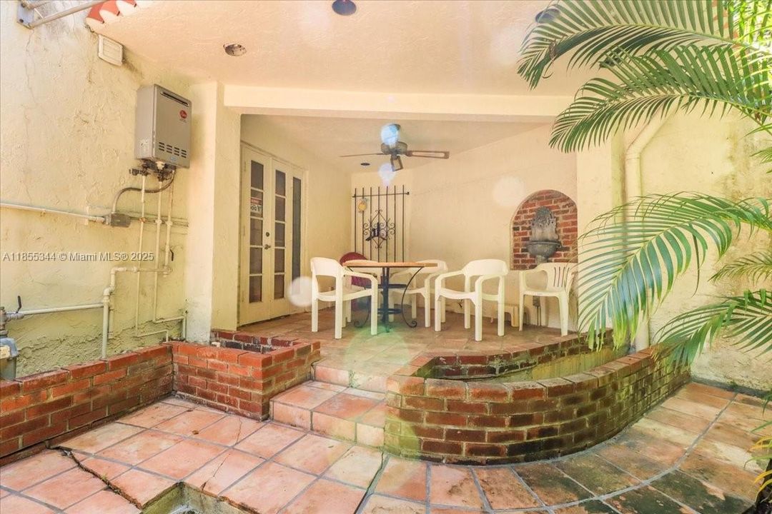 En Venta: $2,499,000 (3 camas, 2 baños, 5180 Pies cuadrados)