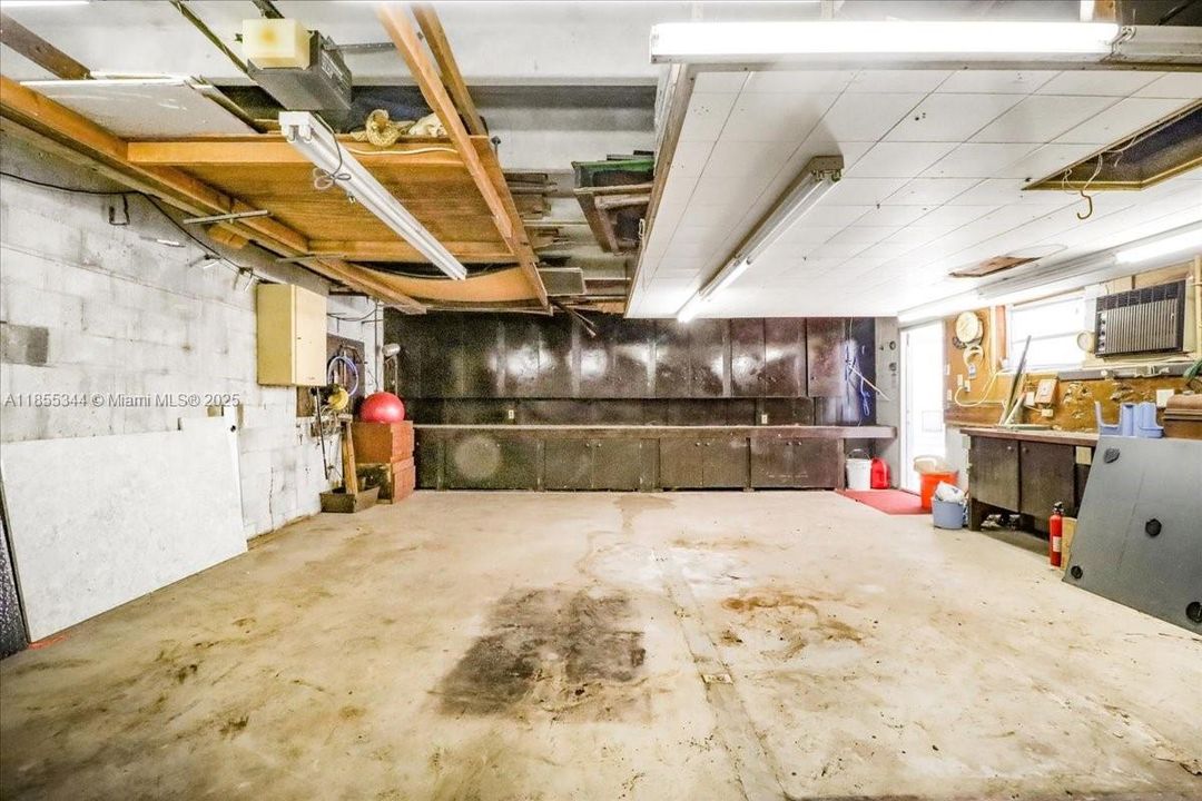 En Venta: $2,499,000 (3 camas, 2 baños, 5180 Pies cuadrados)