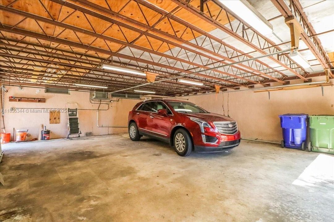 En Venta: $2,499,000 (3 camas, 2 baños, 5180 Pies cuadrados)