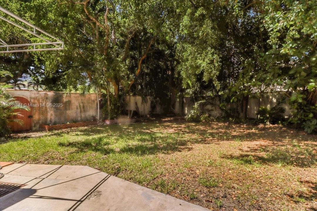 En Venta: $2,499,000 (3 camas, 2 baños, 5180 Pies cuadrados)