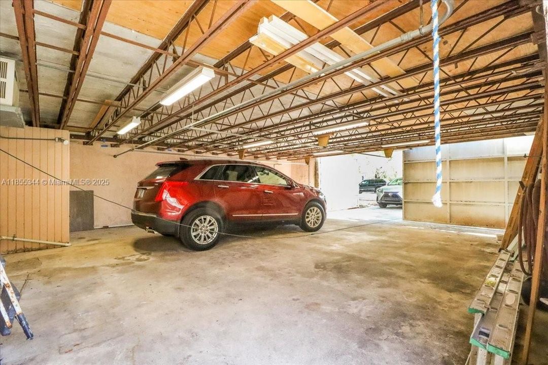 En Venta: $2,499,000 (3 camas, 2 baños, 5180 Pies cuadrados)