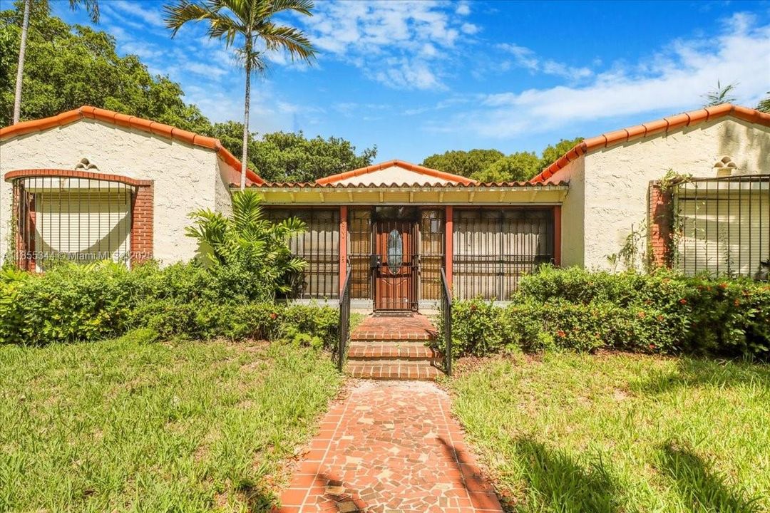 En Venta: $2,499,000 (3 camas, 2 baños, 5180 Pies cuadrados)