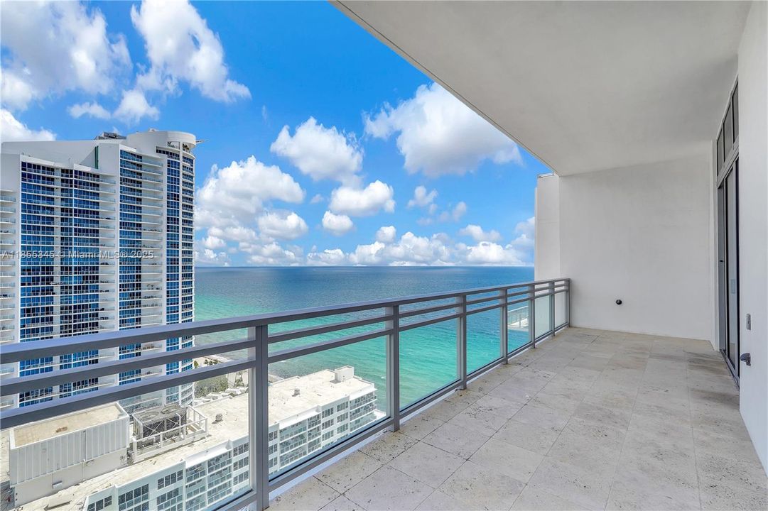 Active With Contract: $1,999,000 (3 beds, 3 baths, 2857 Square Feet)