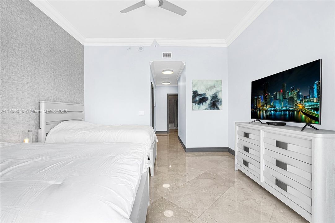 Active With Contract: $1,999,000 (3 beds, 3 baths, 2857 Square Feet)