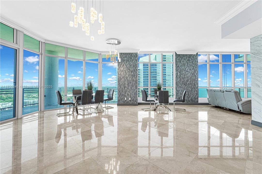 Active With Contract: $1,999,000 (3 beds, 3 baths, 2857 Square Feet)