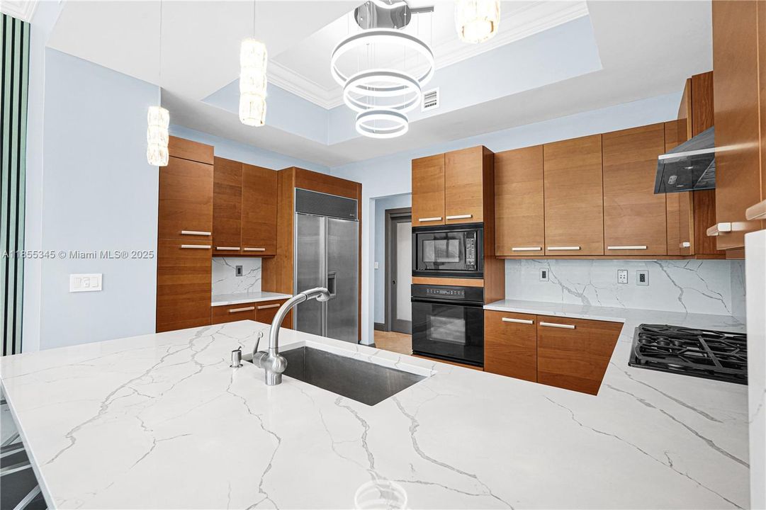 Active With Contract: $1,999,000 (3 beds, 3 baths, 2857 Square Feet)