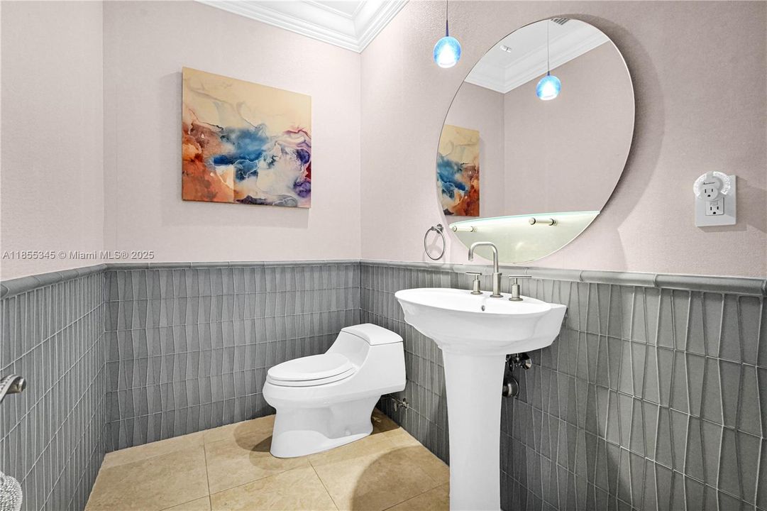 Active With Contract: $1,999,000 (3 beds, 3 baths, 2857 Square Feet)