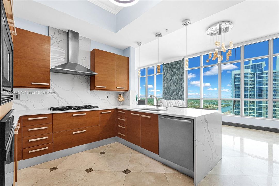 Active With Contract: $1,999,000 (3 beds, 3 baths, 2857 Square Feet)