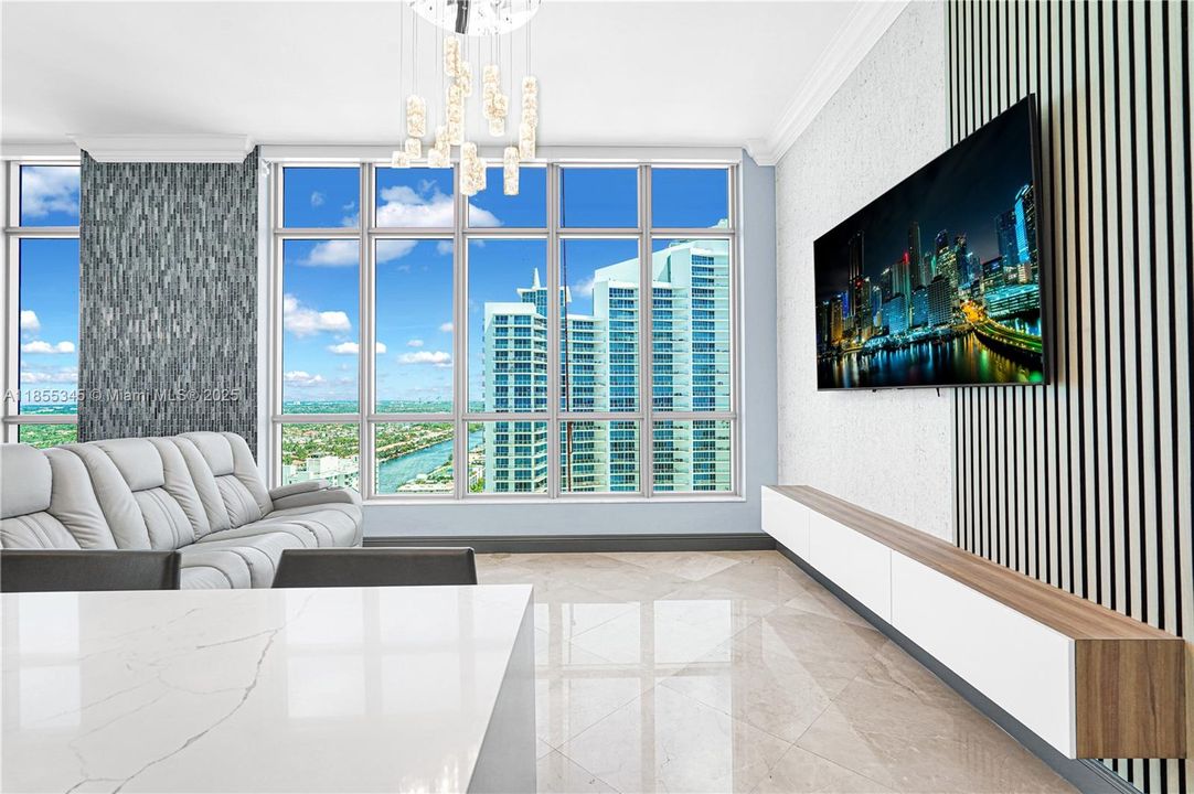 Active With Contract: $1,999,000 (3 beds, 3 baths, 2857 Square Feet)