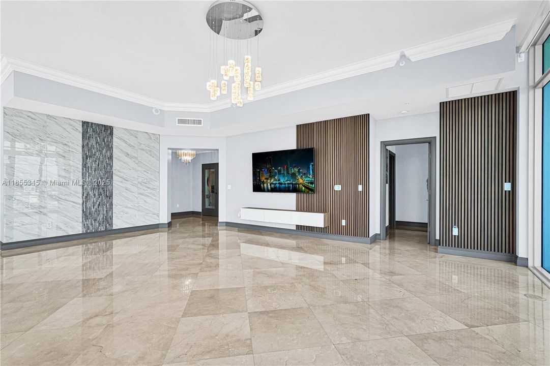 Active With Contract: $1,999,000 (3 beds, 3 baths, 2857 Square Feet)