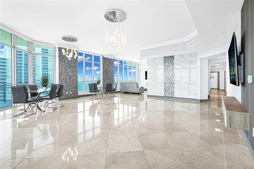 Active With Contract: $1,999,000 (3 beds, 3 baths, 2857 Square Feet)