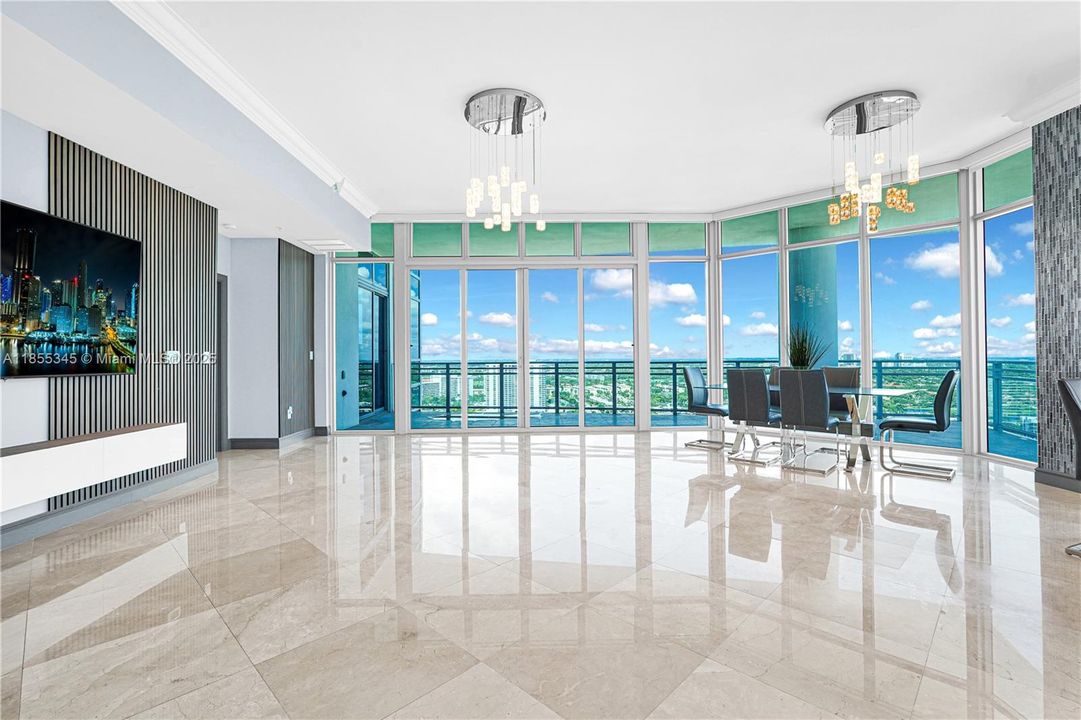 Active With Contract: $1,999,000 (3 beds, 3 baths, 2857 Square Feet)