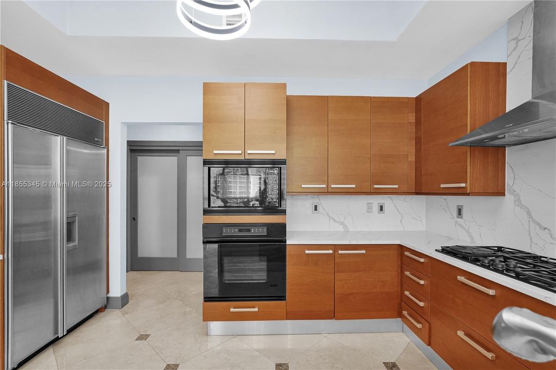 Active With Contract: $1,999,000 (3 beds, 3 baths, 2857 Square Feet)