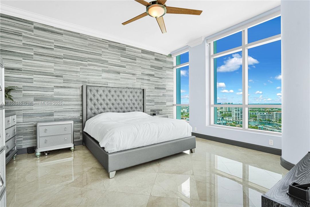 Active With Contract: $1,999,000 (3 beds, 3 baths, 2857 Square Feet)