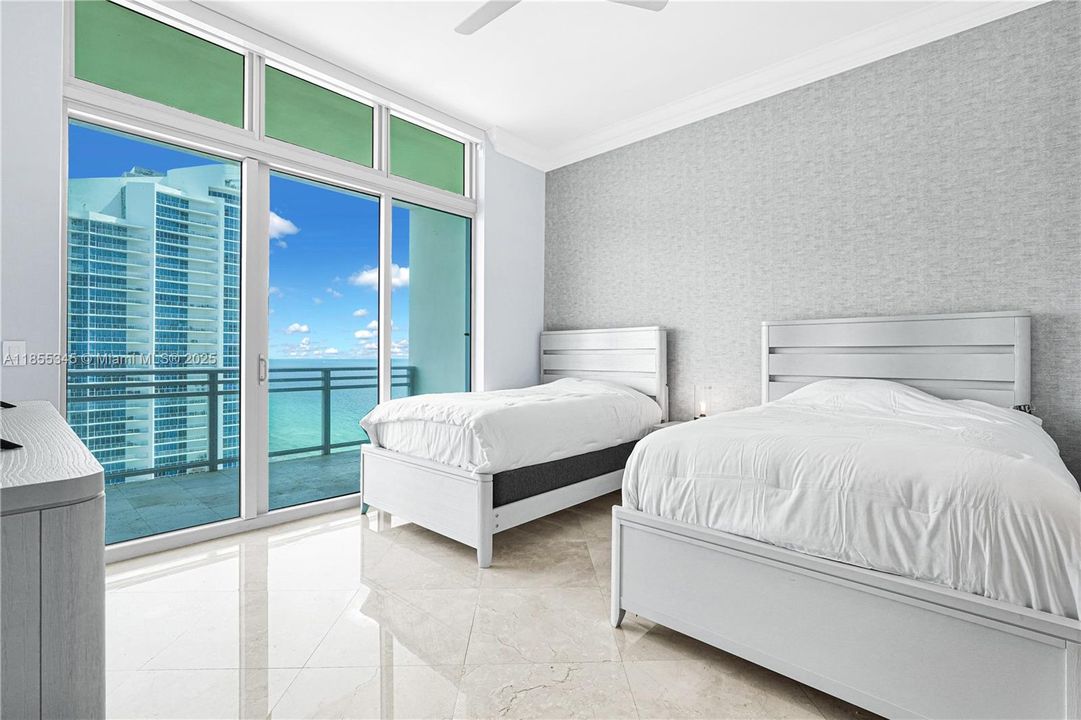 Active With Contract: $1,999,000 (3 beds, 3 baths, 2857 Square Feet)