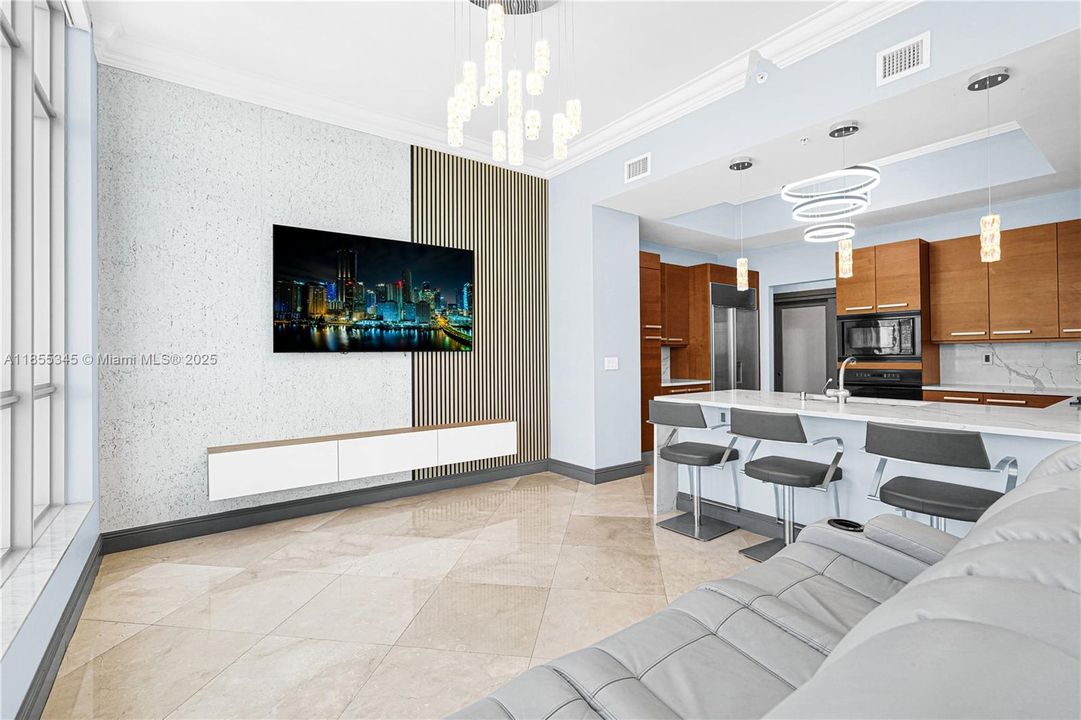 Active With Contract: $1,999,000 (3 beds, 3 baths, 2857 Square Feet)