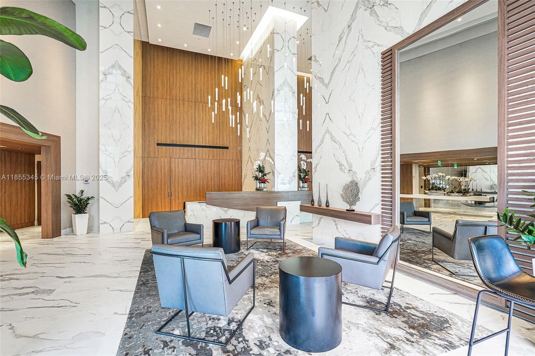 Active With Contract: $1,999,000 (3 beds, 3 baths, 2857 Square Feet)