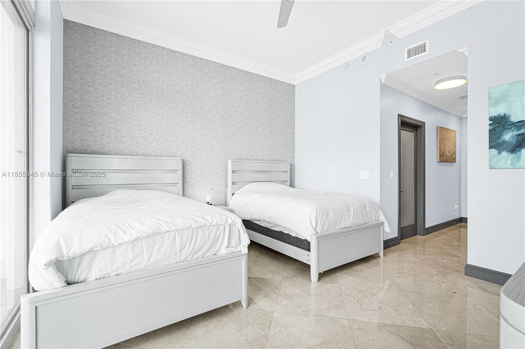 Active With Contract: $1,999,000 (3 beds, 3 baths, 2857 Square Feet)