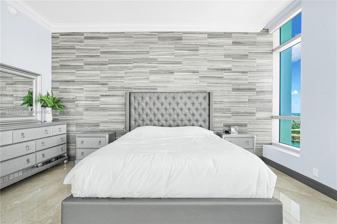 Active With Contract: $1,999,000 (3 beds, 3 baths, 2857 Square Feet)