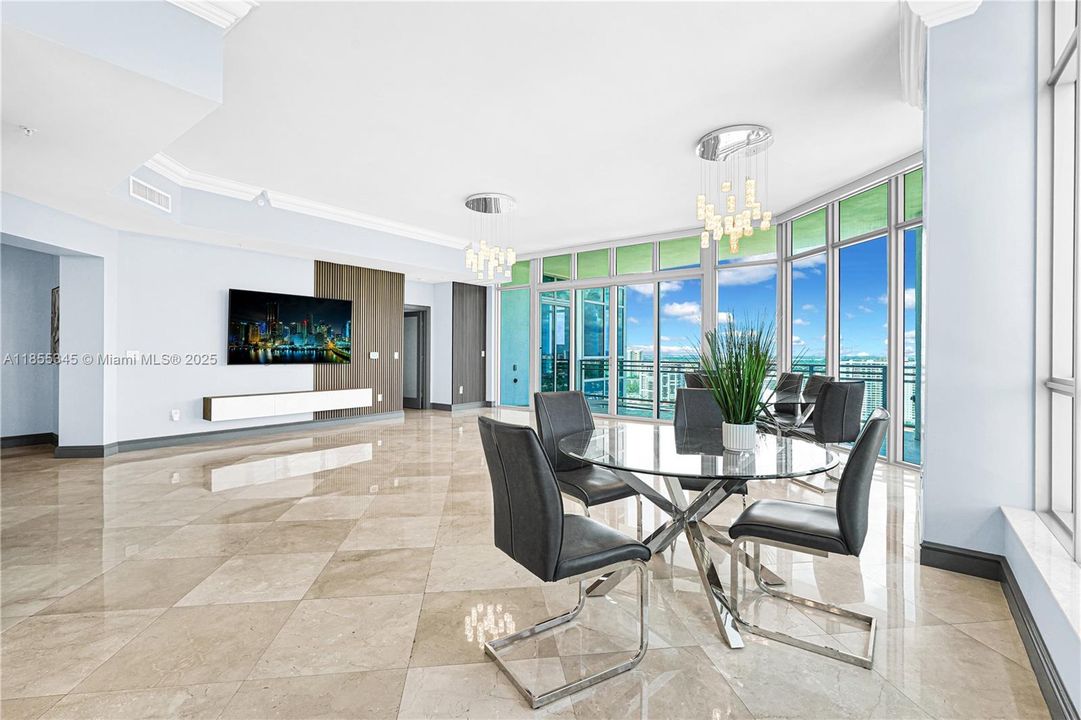 Active With Contract: $1,999,000 (3 beds, 3 baths, 2857 Square Feet)