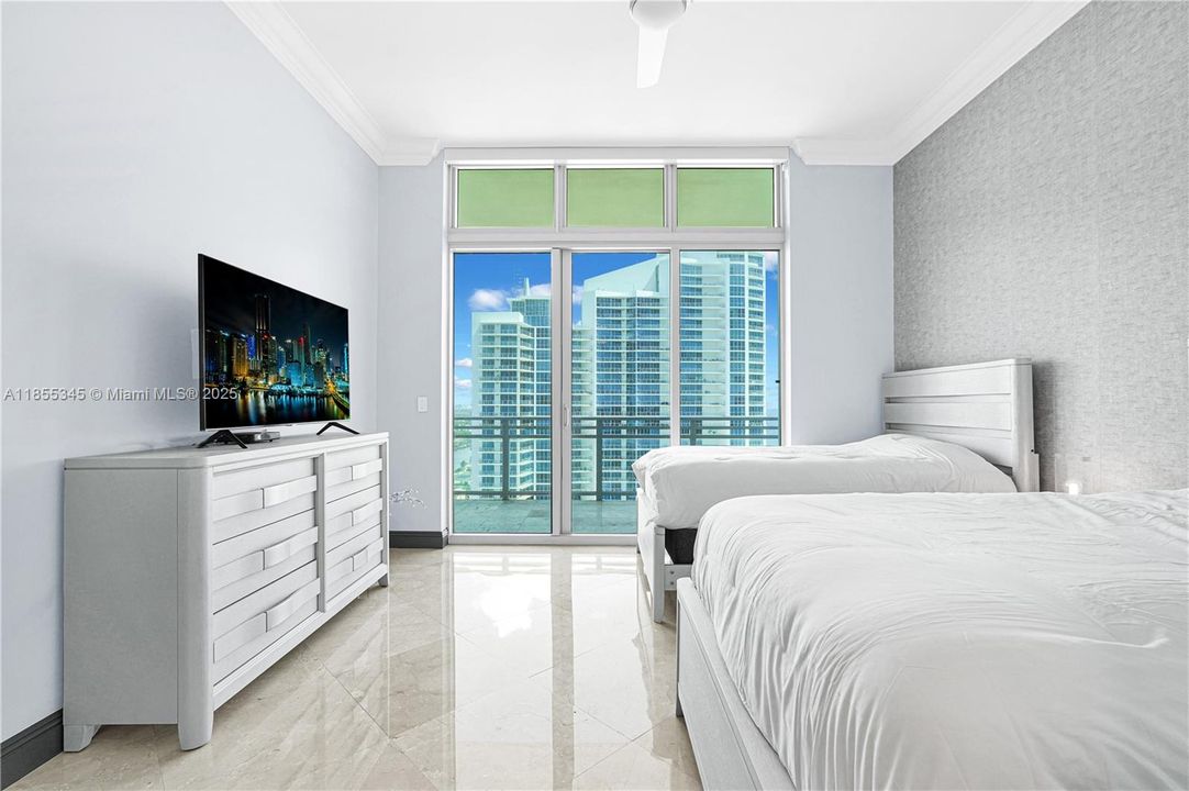 Active With Contract: $1,999,000 (3 beds, 3 baths, 2857 Square Feet)