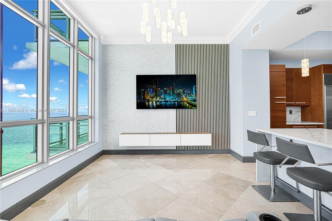 Active With Contract: $1,999,000 (3 beds, 3 baths, 2857 Square Feet)