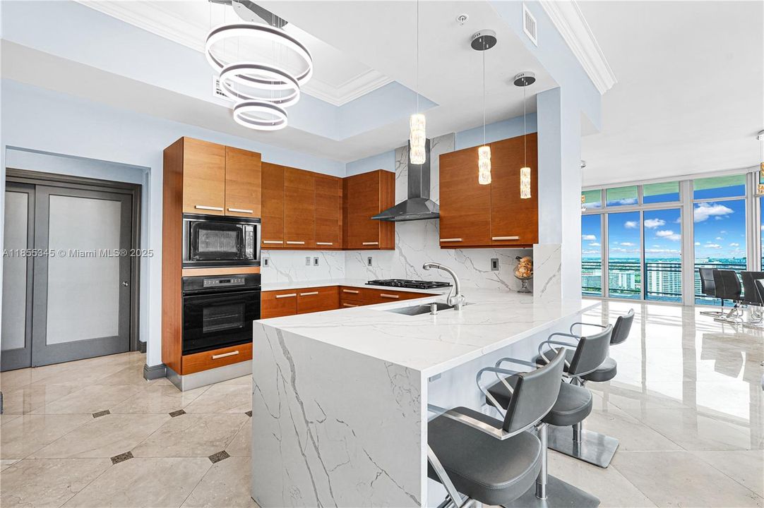 Active With Contract: $1,999,000 (3 beds, 3 baths, 2857 Square Feet)