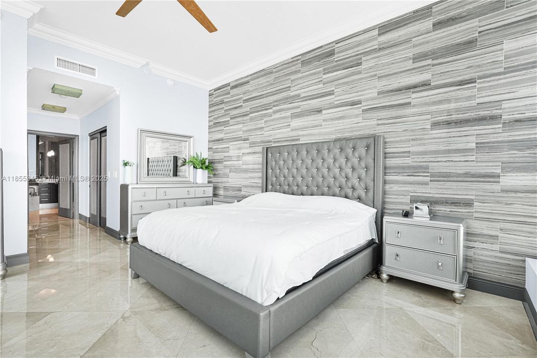 Active With Contract: $1,999,000 (3 beds, 3 baths, 2857 Square Feet)