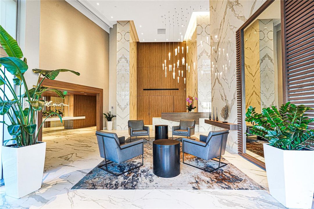 Active With Contract: $1,999,000 (3 beds, 3 baths, 2857 Square Feet)