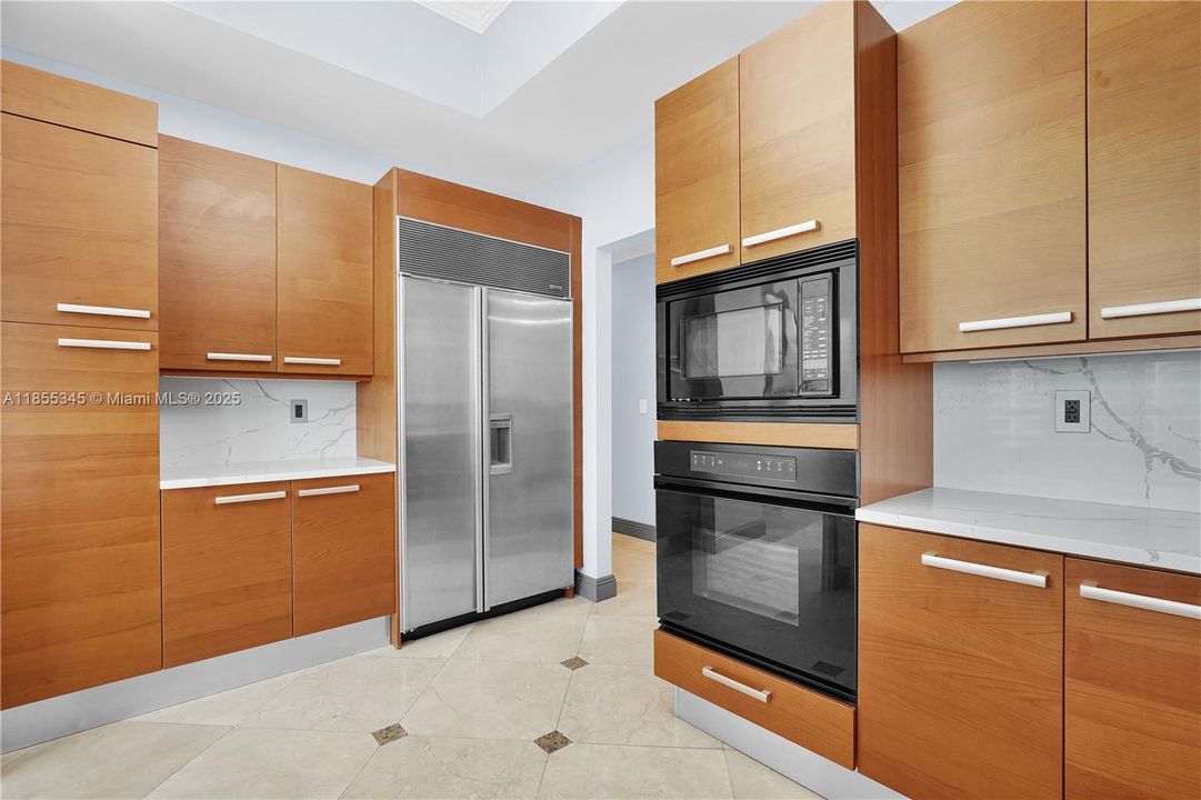 Active With Contract: $1,999,000 (3 beds, 3 baths, 2857 Square Feet)