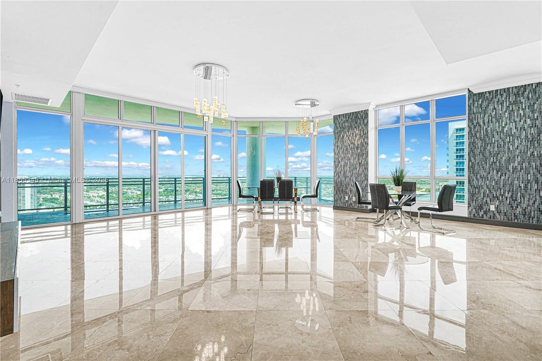 Active With Contract: $1,999,000 (3 beds, 3 baths, 2857 Square Feet)