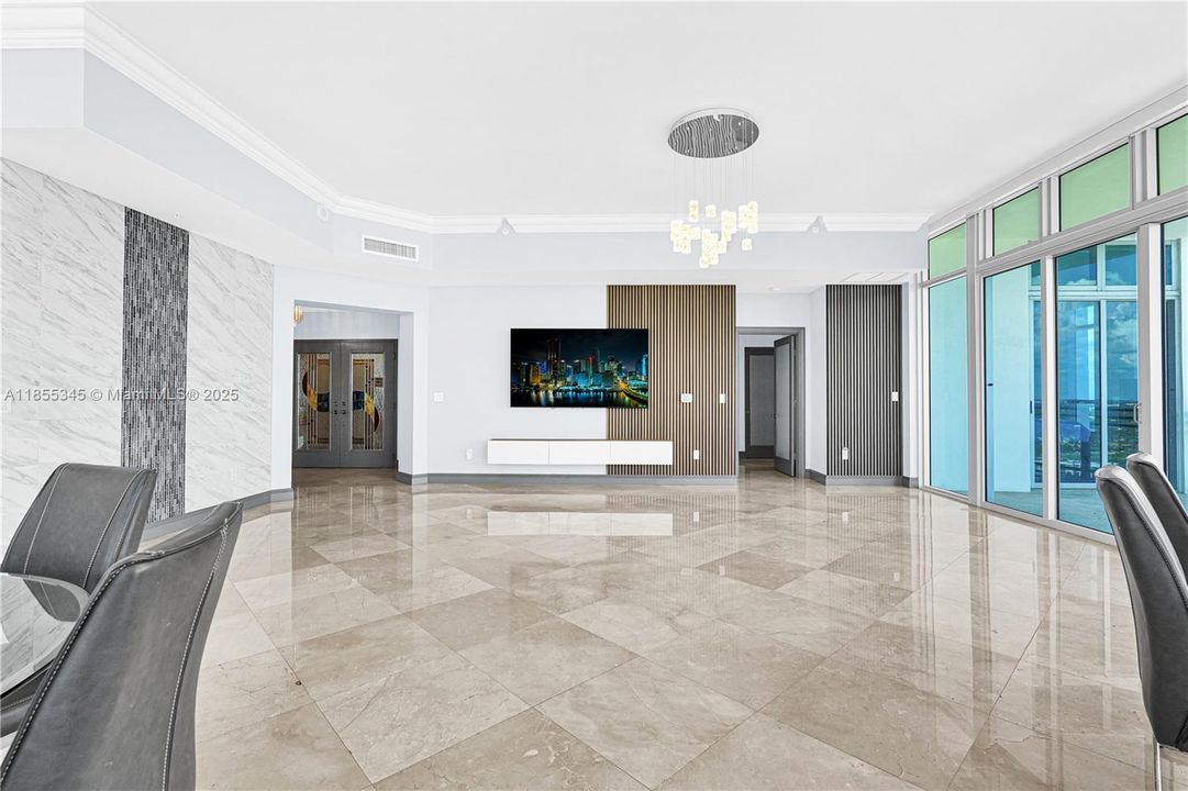 Active With Contract: $1,999,000 (3 beds, 3 baths, 2857 Square Feet)