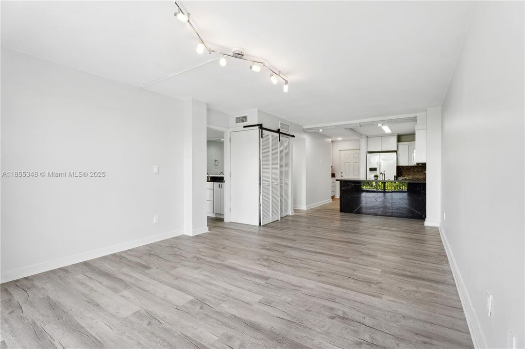 For Sale: $450,000 (2 beds, 2 baths, 990 Square Feet)