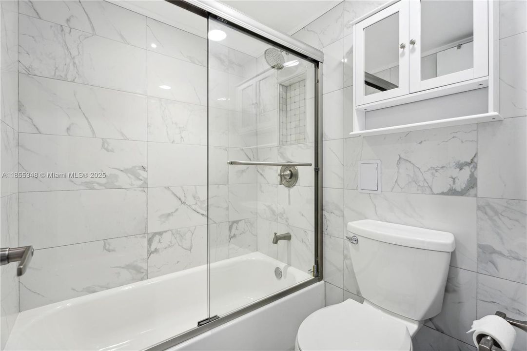 Ensuite primary bathroom