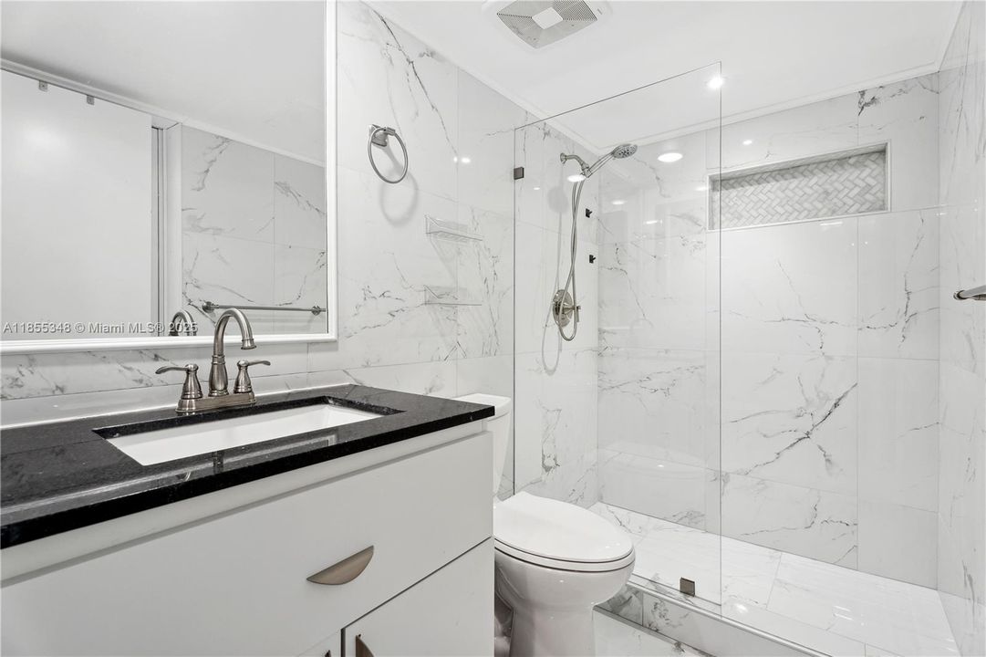 For Sale: $450,000 (2 beds, 2 baths, 990 Square Feet)