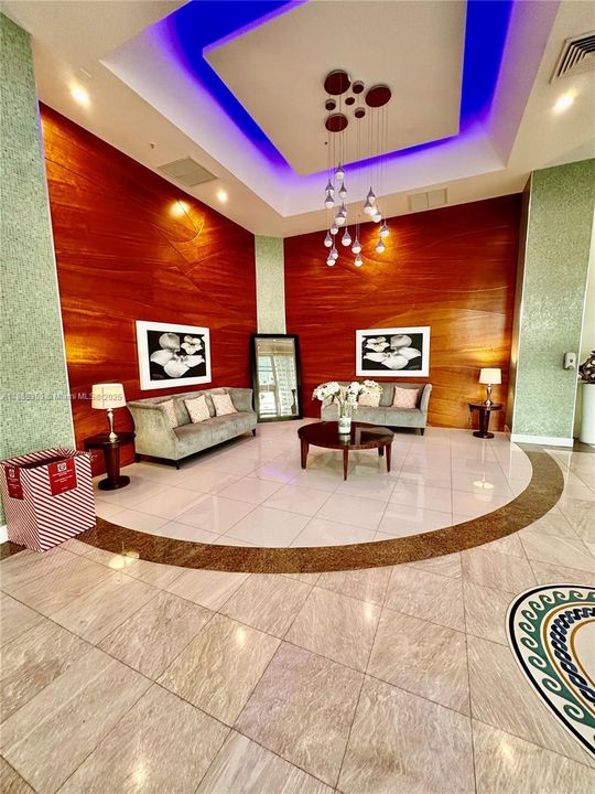 待售: $800,000 (2 贝兹, 2 浴室, 1220 平方英尺)