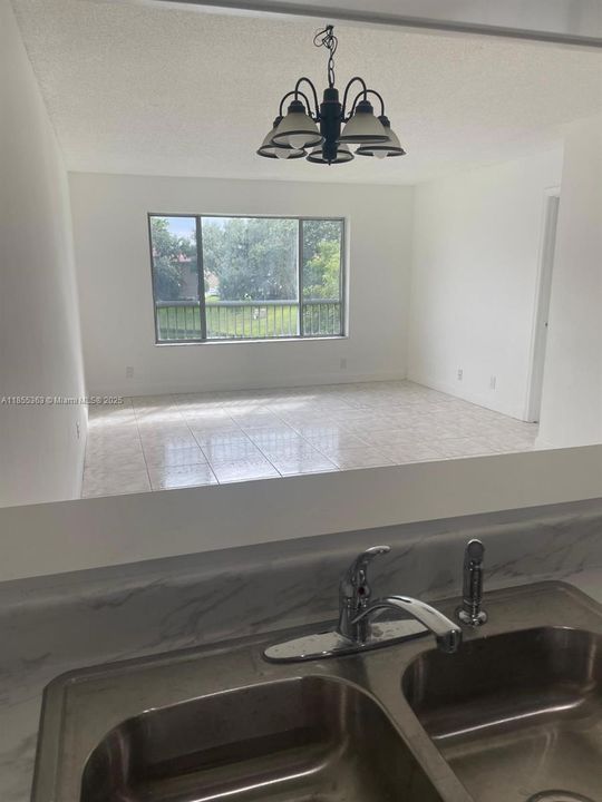 На продажу: $188,000 (2 спален, 2 ванн, 768 Квадратных фут)