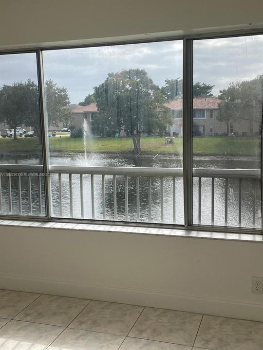 На продажу: $188,000 (2 спален, 2 ванн, 768 Квадратных фут)