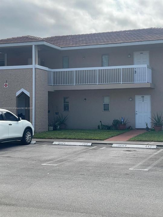 На продажу: $188,000 (2 спален, 2 ванн, 768 Квадратных фут)