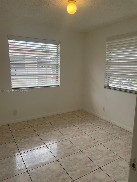 На продажу: $188,000 (2 спален, 2 ванн, 768 Квадратных фут)