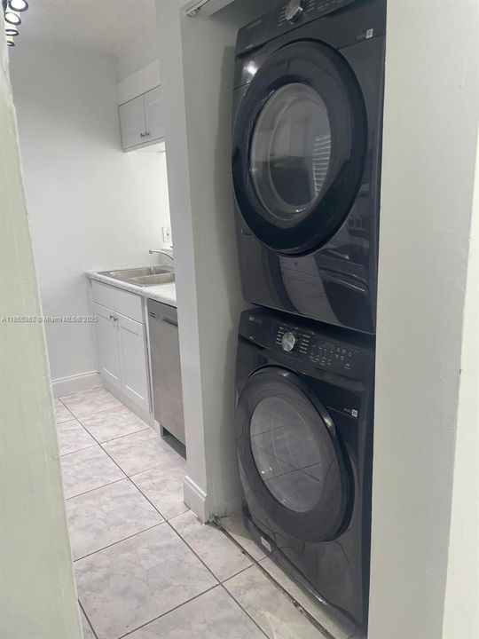 На продажу: $188,000 (2 спален, 2 ванн, 768 Квадратных фут)