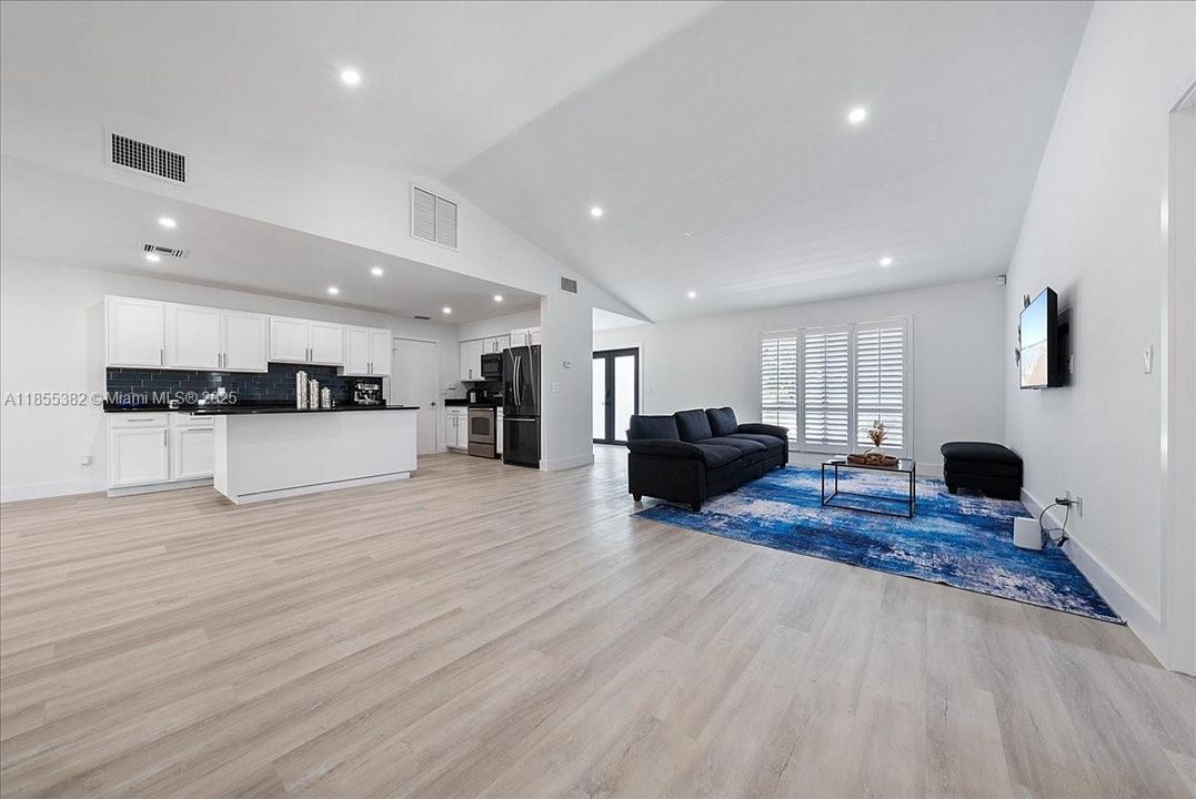 Recently Sold: $720,000 (3 beds, 2 baths, 1448 Square Feet)