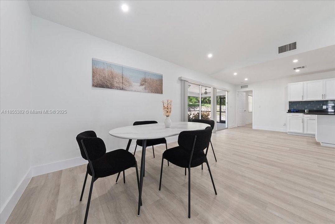 Recently Sold: $720,000 (3 beds, 2 baths, 1448 Square Feet)