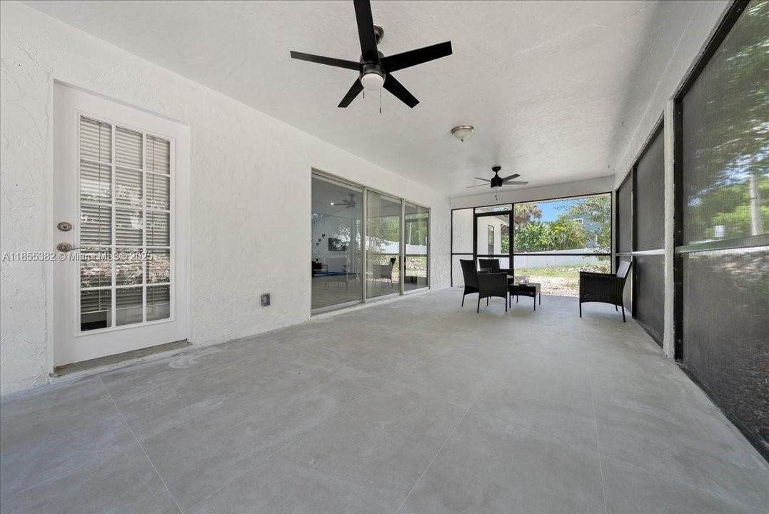 Recently Sold: $720,000 (3 beds, 2 baths, 1448 Square Feet)