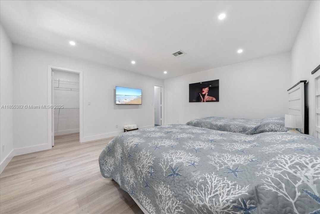 Recently Sold: $720,000 (3 beds, 2 baths, 1448 Square Feet)