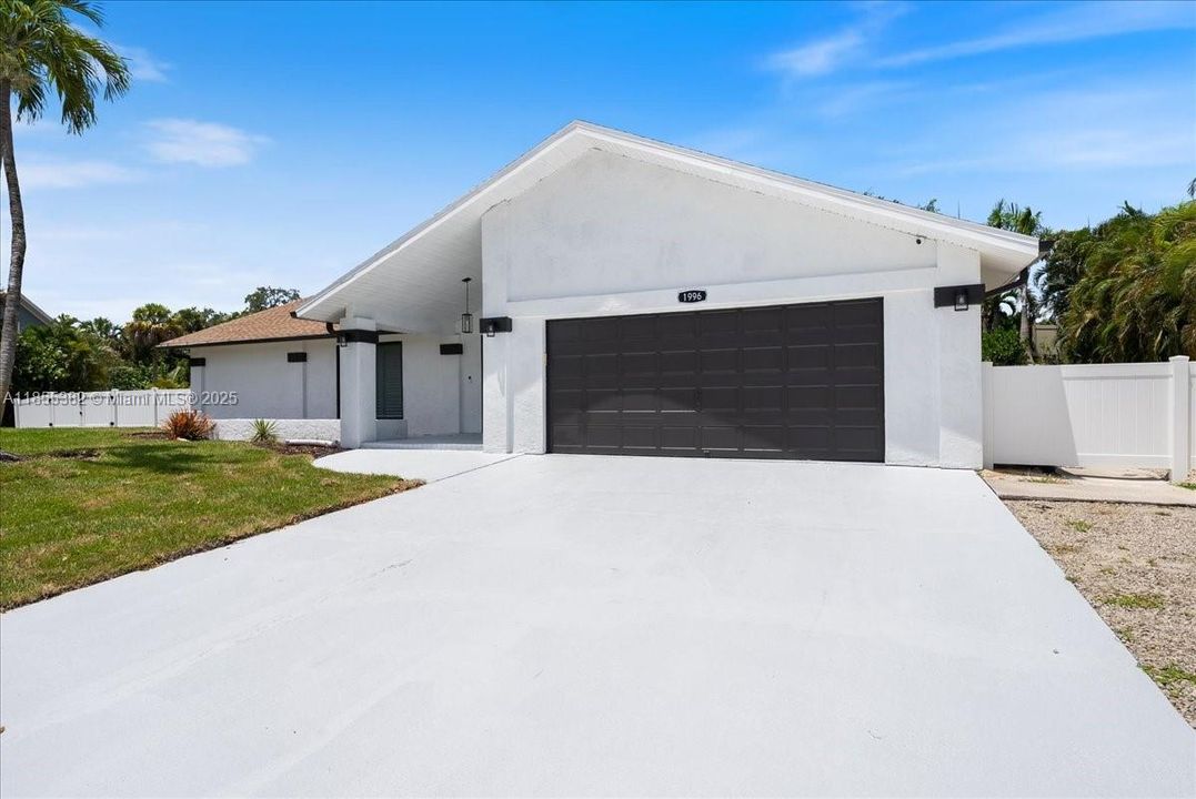 Recently Sold: $720,000 (3 beds, 2 baths, 1448 Square Feet)