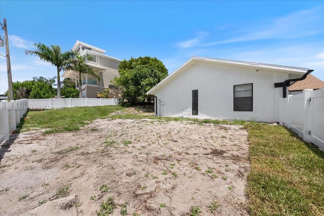 Recently Sold: $720,000 (3 beds, 2 baths, 1448 Square Feet)